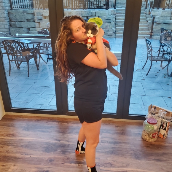 Meet your Posher, Taylor - Picture 2 of 7